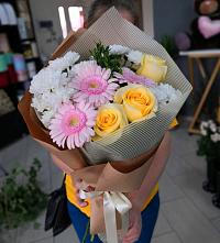 Букет цветов из:  Герберы, Розы и Хризантемы в Клеменово